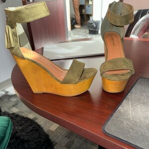 Wet Seal Ankle Strap 5” Wedges - Forest Green - Size Nine Wedge Heels